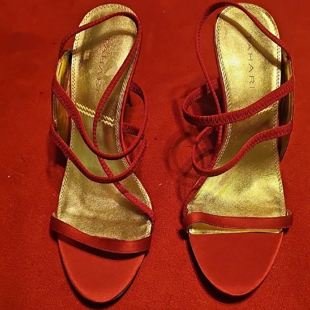 ☆HOLIDAY SALE☆ NEW GORGEOUS TAHARI DEVONSHIRE LEATHER SOLE RED STRAPPY HEELS